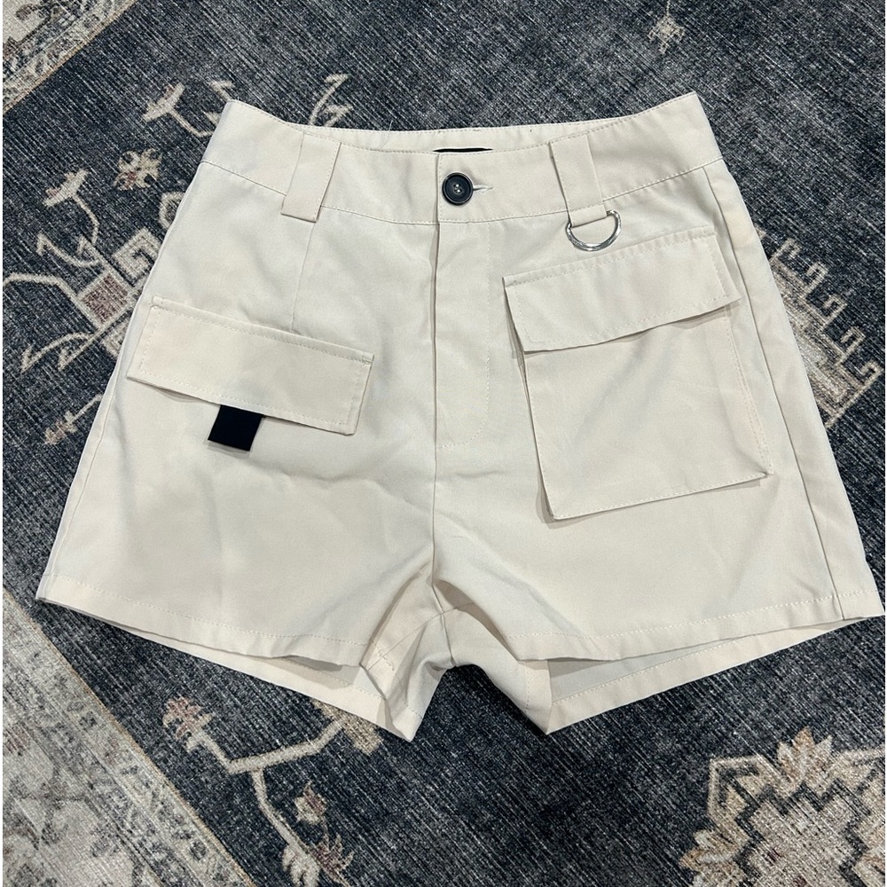 Pretty Little Thing Front Pocket Shorts